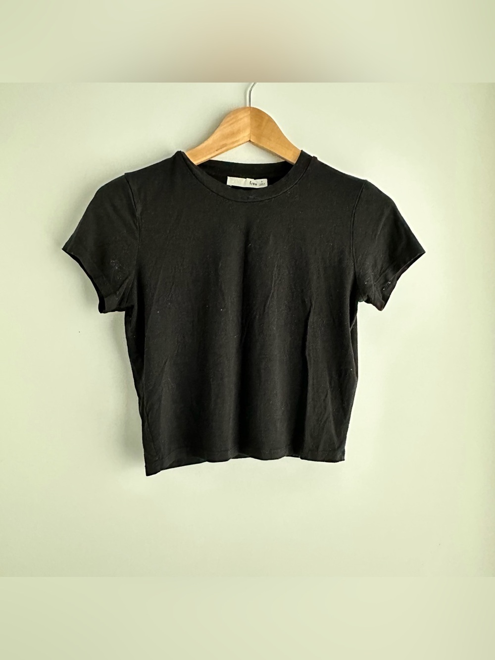 Aritzia Wilfred Free Black Short Sleeve Cropped Crewneck Tee S